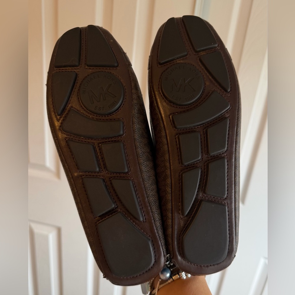 Michael Kors Dark Brown Loafers With Gold Accent
Fulton Moccasin Flats Size: 8 - Picture 10 of 10